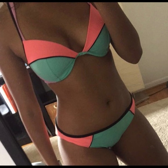 Bikini - Picture 4 of 4